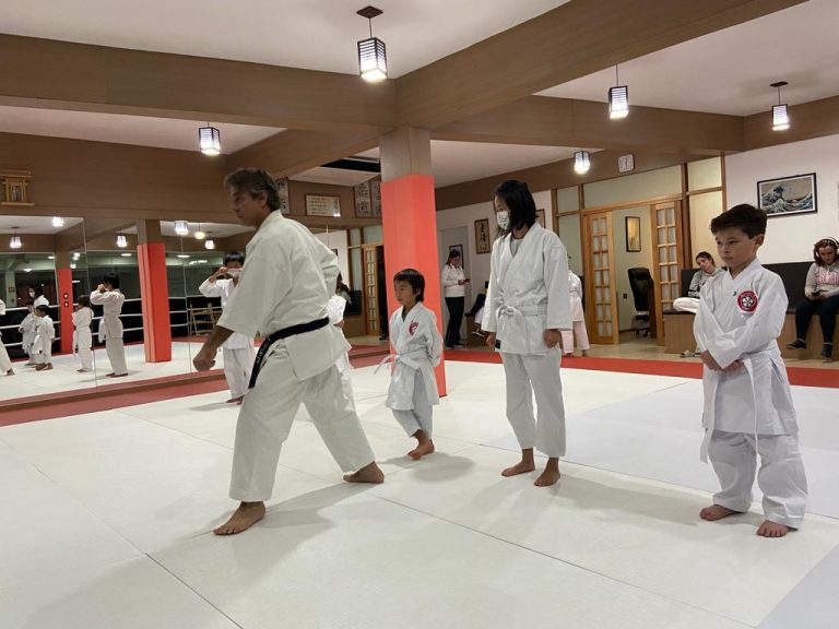 Renbukan Brasil - Aula de Karate Infantil - Cotia - São Paulo - Sensei Roberto Nascimento