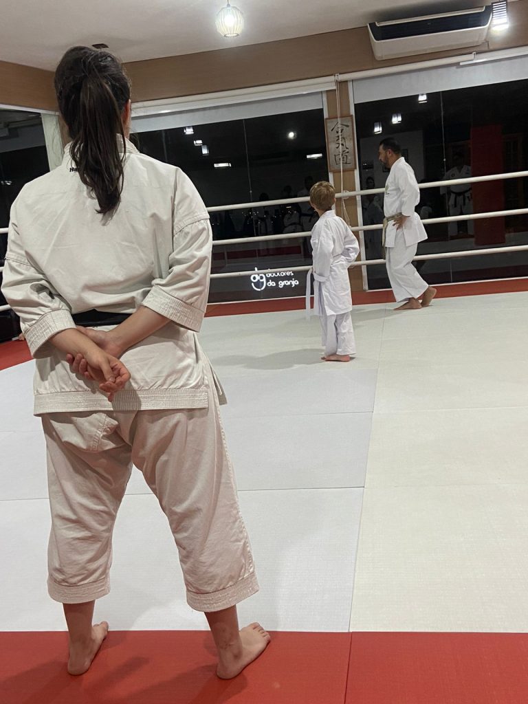 Aula de karate - Renbukan Brasil - Cotia - São Paulo -sensei Francisco Santiago - Sensei Barbara Belafronte -