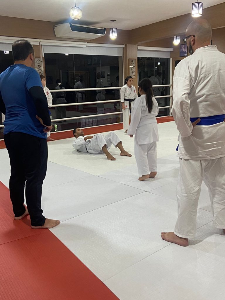 Aula de Karate em Cotia - Renbukan Brasil - Sensei Francisco Santiago