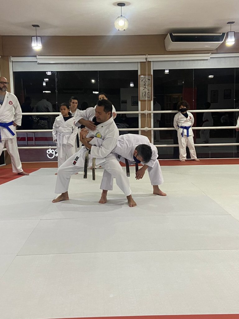 Aula de Karate em Cotia - Renbukan Brasil - Sensei Francisco Santiago - Sensei Barbara Belafronte (2)