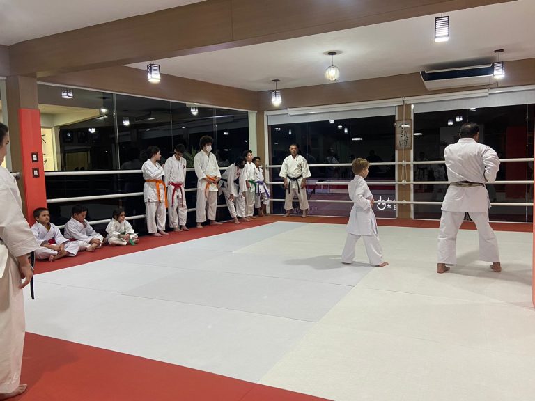 Aula de Karate em Cotia - Renbukan Brasil - Sensei Francisco Santiago - Sensei Barbara Belafronte - Fiorella Bonaguro -