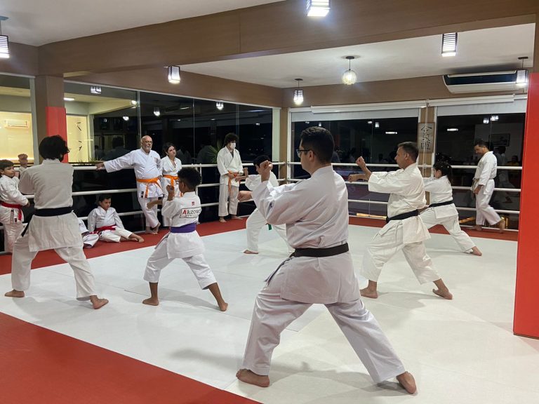 Aula de Karate em Cotia - Renbukan Brasil - Sensei Francisco Santiago - Sensei Barbara Belafronte - Yago Seto