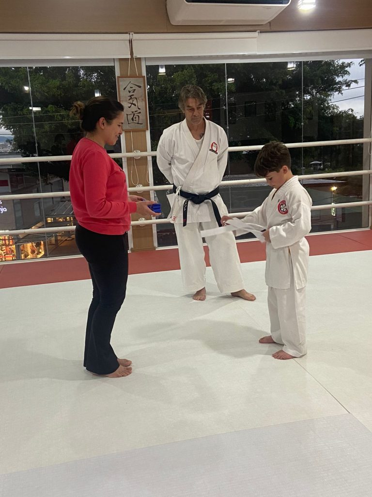 Aula de Karate Infantil - Renbukan Brasil - Cotia - São Paulo - Escola de Artes Marciais Japonesas - Sensei Roberto Nascimento - Beto nasci -