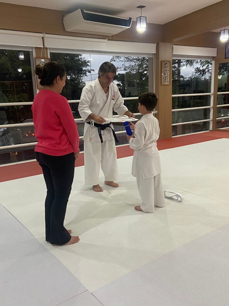 Aula de Karate Infantil - Renbukan Brasil - Cotia - São Paulo - Escola de Artes Marciais Japonesas - Sensei Roberto Nascimento - Beto nasci - (6)