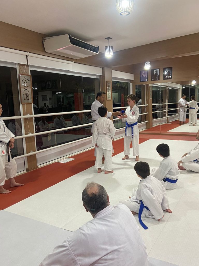 Aula de Karate para crianças - Renbukan Brasil - Escola de Artes Marciais Japonesas - Sensei Francisco Santiago - Sensei Barbara Belafronte -