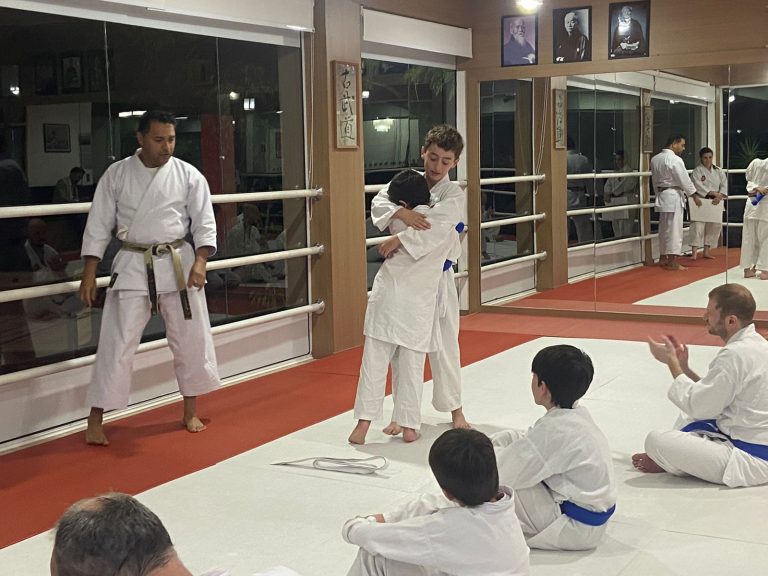 Aula de Karate para crianças - Renbukan Brasil - Escola de Artes Marciais Japonesas - Sensei Francisco Santiago - Sensei Francisco Santiago