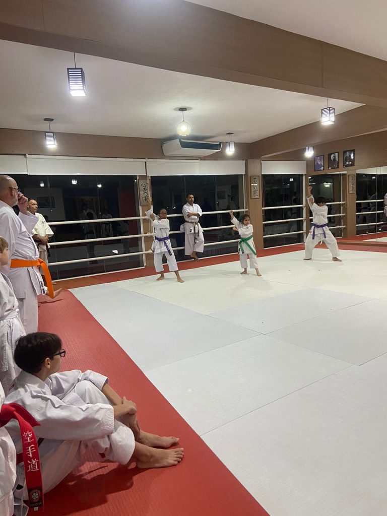 Aula de karate Shotokan - Renbukan Brasil - Escola de artes Marciais - Sensei Francisco Santiago -Yago Seto-Cotia - São Paulo 7