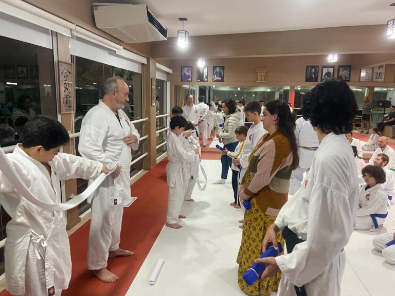 Aulas de Karate - Cotia - São Paulo - Renbukan Brasil - Escola de Artes Marciais Japonesas - Cotia - São Paulo - Sensei francisco Santiago - (3)