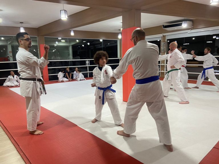 Aulas de Karate - Sensei Francisco Santiago - Renbukan Brasil - Escola de Artes Marciais Japonesas - Karateca Arthur Duarte