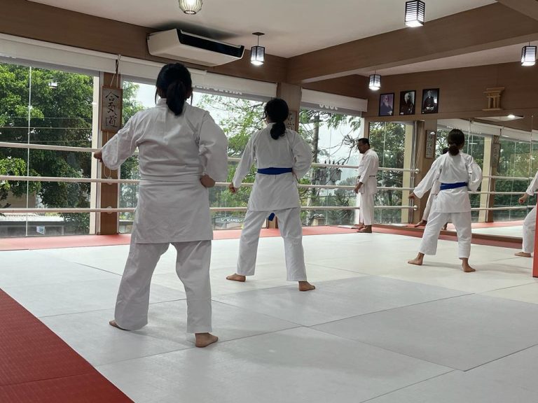 Karate Feminino - Sensei Francisco Santiago - Renbukan Brasil - Escola de Artes Marciais - Cotia São Paulo (2)