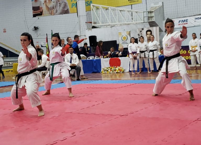 Sensei Barbara Belafronte - Naomi Hipólito - Nicole Yonanime - 26º Campeonato Brasileiro de Karate Shotokan - 2022 - Renbukan Brasil - Indaial - SC