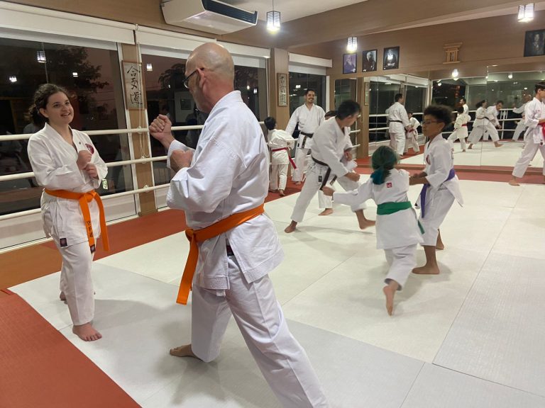Aulas de karate-do na Renbukan Brasil - Escola de Artes Marciais Japonesas - Cotia - São Paulo - Sensei Francisco Santiago (1)