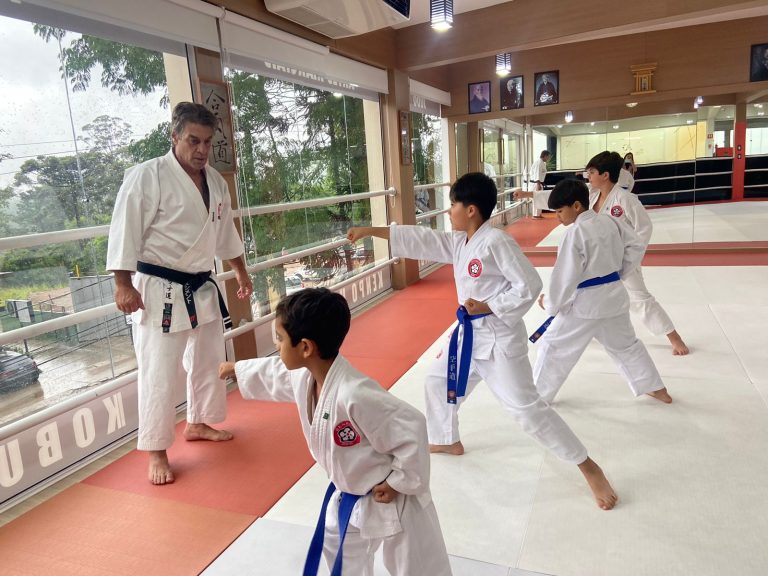 Aula de Karate - Sensei Roberto Nascimento - Karate Shotokan - Renbukan Brasil - Escola de Artes Marciais Japonesas - Cotia - São Paulo (2)