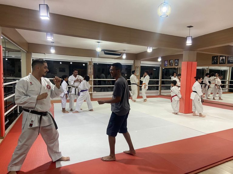 Aula de Karate-do - Sensei Francisco Santiago - Renbukan Brasil - Escola de Artes Marciais Japonesas - Arthur Duarte - Yago Seto - Sensei Barbara Belafronte (2)