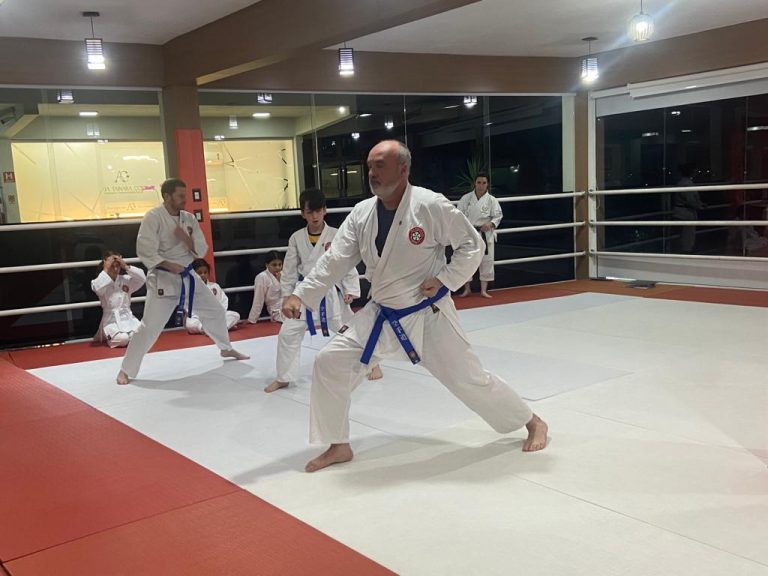 Aula de Karate-do - Sensei Francisco Santiago - Renbukan Brasil - Escola de Artes Marciais Japonesas - Barbara Belafronte