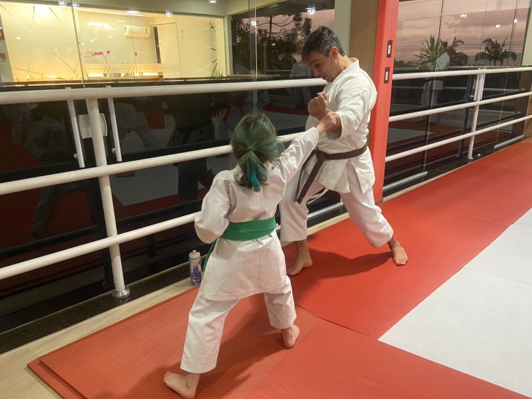 Aulas de karate-do com sensei Francisco Santiago - Renbukan Brasil - Escola de Artes Marciais Japonesas - Cotia - São Paulo - Fiorella Bonaguro - Marcos Ruzzy (22)