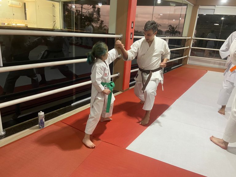 Aulas de karate-do com sensei Francisco Santiago - Renbukan Brasil - Escola de Artes Marciais Japonesas - Cotia - São Paulo - Fiorella Bonaguro - Marcos Ruzzy (5)