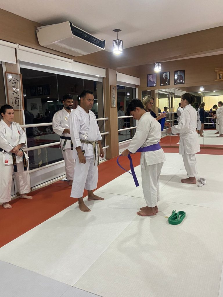 Aulas de karate-do com sensei Francisco Santiago - Renbukan Brasil - Escola de Artes Marciais Japonesas - Cotia - São Paulo - sensei Bárbara Belafronte (12)