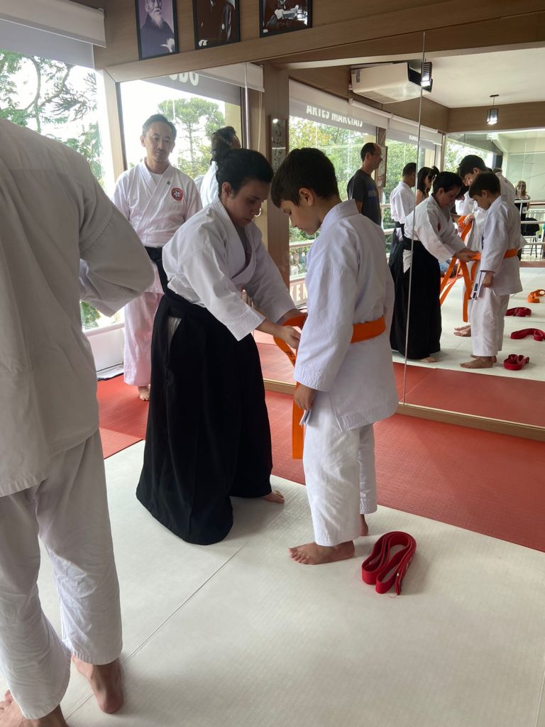 Exame de Faixa - Karate - Renbukan Brasil - Escola de Artes Marciais Japonesas - Cotia - São Paulo - Sensei Francisco Santiago - Sensei Bárbara Belafronte -