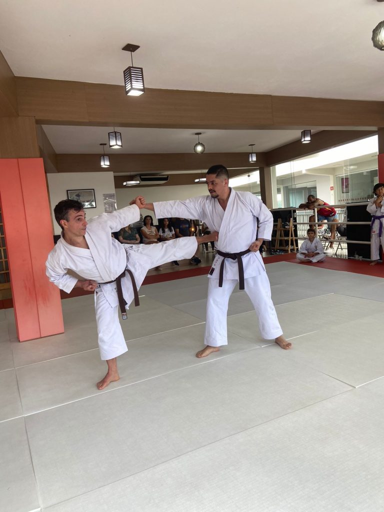 Exame de Faixa - Karate - Renbukan Brasil - Escola de Artes Marciais Japonesas - Cotia - São Paulo - Sensei Francisco Santiago - Marcos ruzzi