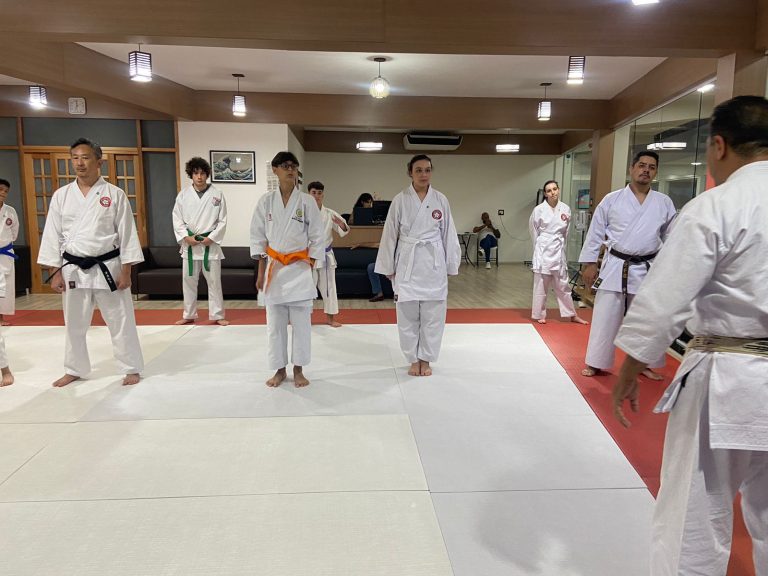 Aula de Karate Shotokan - Sensei Francisco Santiago - Renbukan Brasil - Escola de Artes Marciais Japonesas - Cotia - São Paulo (14)
