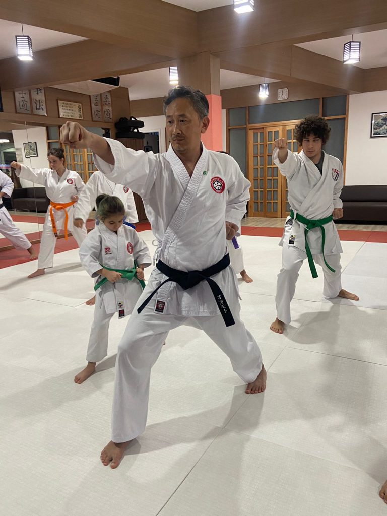 Aula de Karate Shotokan - Sensei Francisco Santiago - Renbukan Brasil - Escola de Artes Marciais Japonesas - Cotia - São Paulo (4)