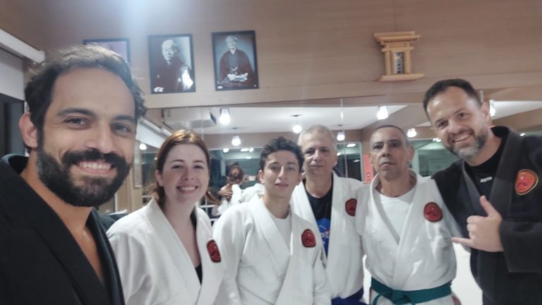 Aula de Karate - turmas Infantis - Sensei Roberto Nascimento - Escola Renbukan Brasil - Carapicuiba , São Paulo