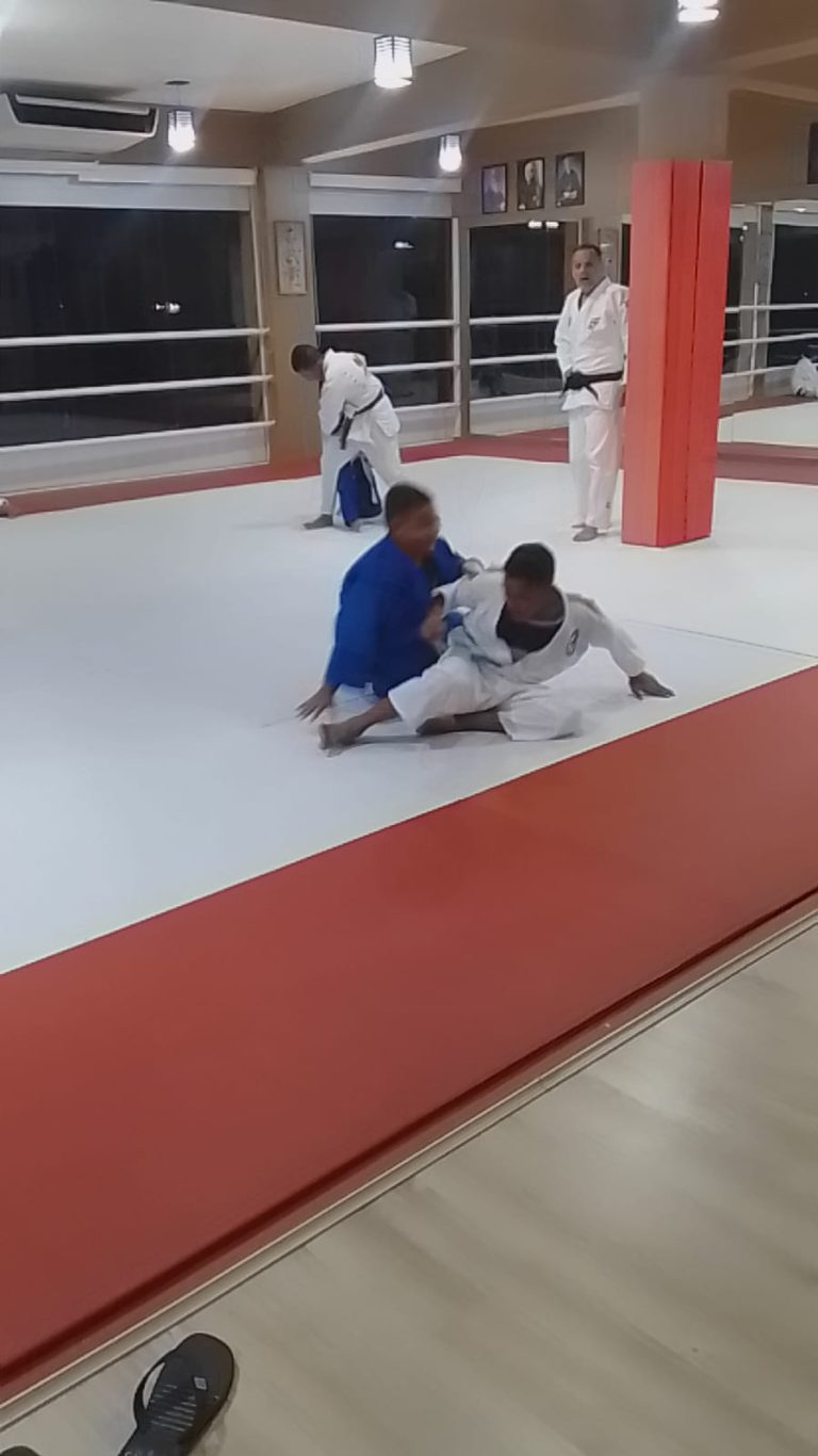 Aulas de Judo - Sensei Newton Modesto - Renbukan Brasil - Escola de Artes MArciais Japonesas - Cotia - Vargem Grande Paulista - Carapicuiba - São Paulo