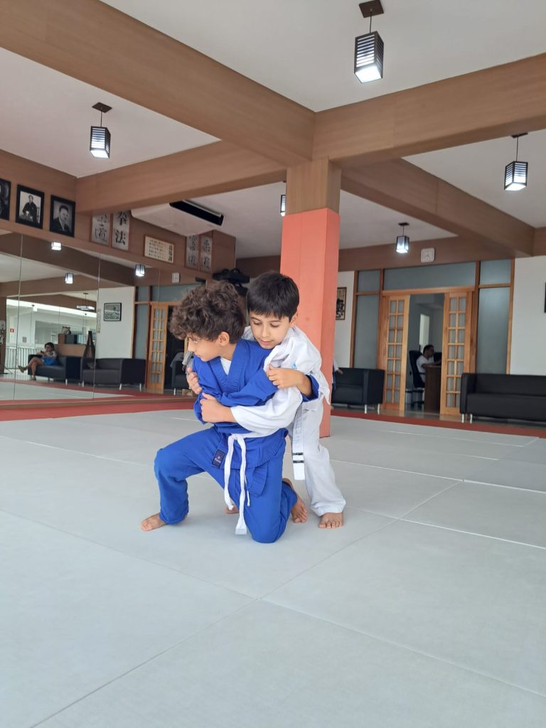 Judo para crianças - Renbukan Brasil - Sensei Newton Modesto - Cotia - Vargem Grande Paulista - Carapicuiba